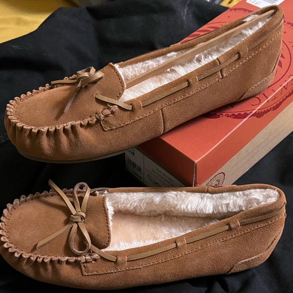 Moccasin Slippers NWT - Picture 5 of 7